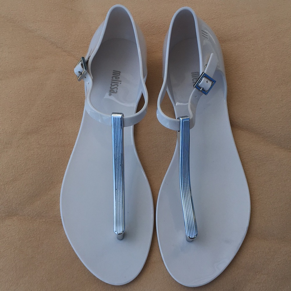 NWOB Melissa “Honey Chrome” White With Metallic Silver T-Strap Flat Sandals